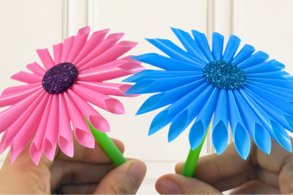 DIY Cocktail Straw Flowers Tutorial — easy step-by-step recipe.