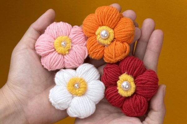How to Make Flowers Using Yarn — easy step-by-step DIY tutorial.