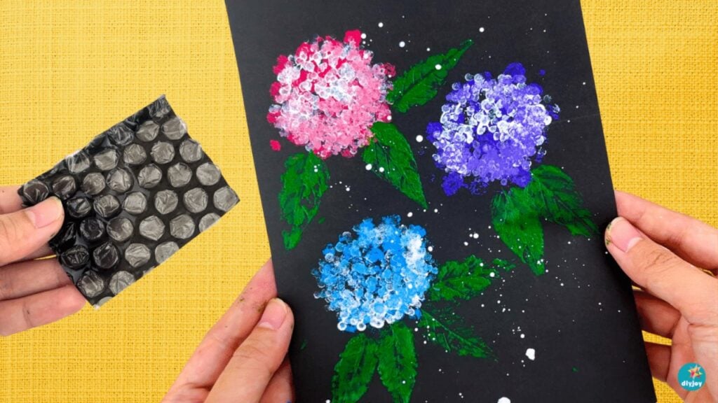 Easy Flower Painting Idea - Bubble Wrap Art — easy step-by-step DIY tutorial.