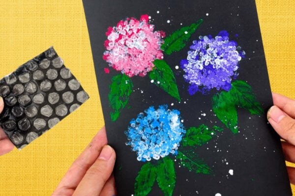 Easy Flower Painting Idea - Bubble Wrap Art — easy step-by-step DIY tutorial.