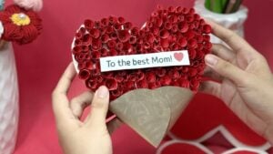 Easy DIY Heart Gift Card Tutorial — easy step-by-step DIY tutorial.