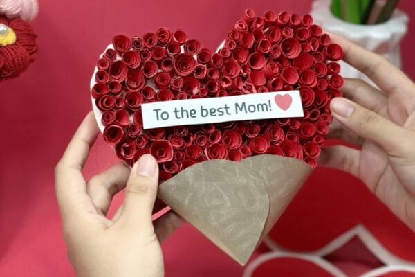 Easy DIY Heart Gift Card Tutorial — easy step-by-step DIY tutorial.