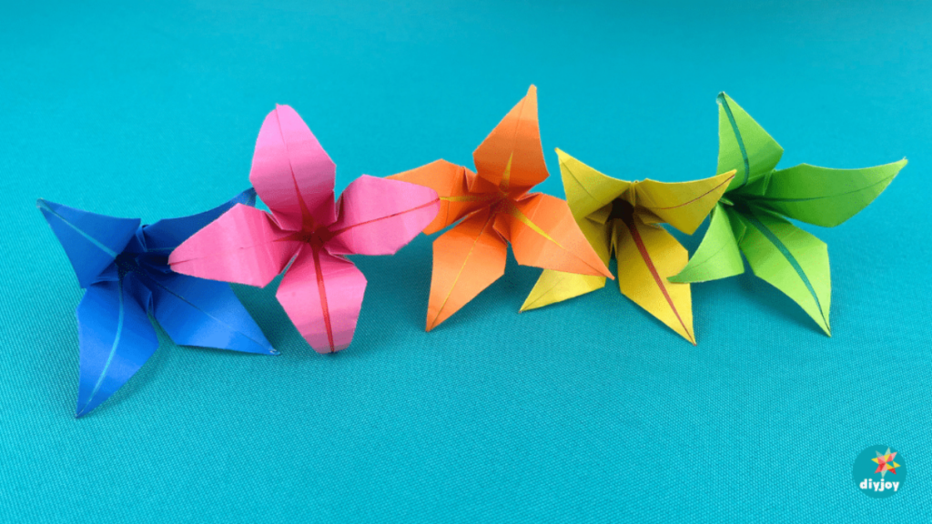 How to Make a Paper Lily — easy step-by-step DIY tutorial.
