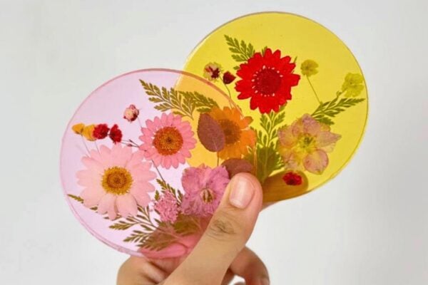 Resin Coaster with Dried Flowers — easy step-by-step DIY tutorial.