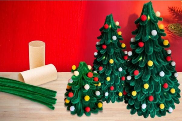 DIY Christmas Tree With Pipe Cleaners — easy step-by-step DIY tutorial.