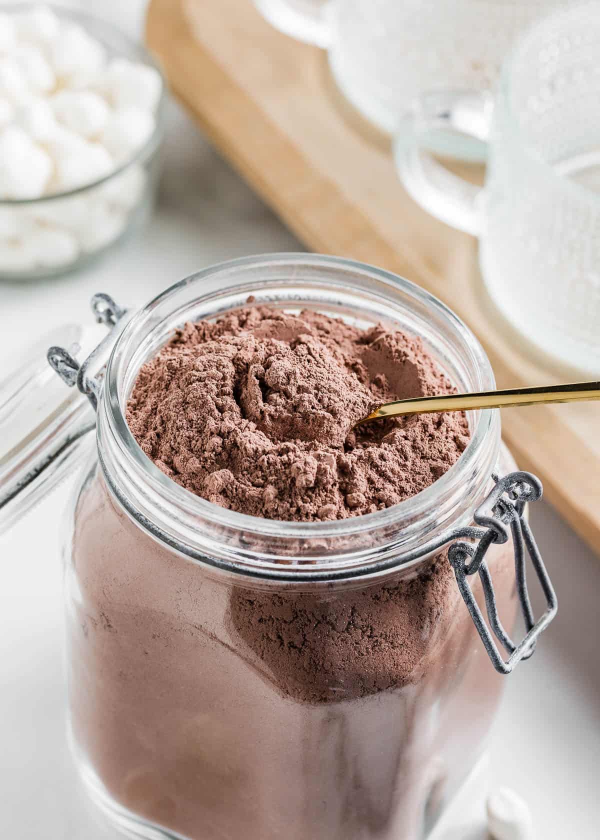 Mason jar gift ideas — homemade hot chocolate mix in a jar, easy DIY gift in a jar