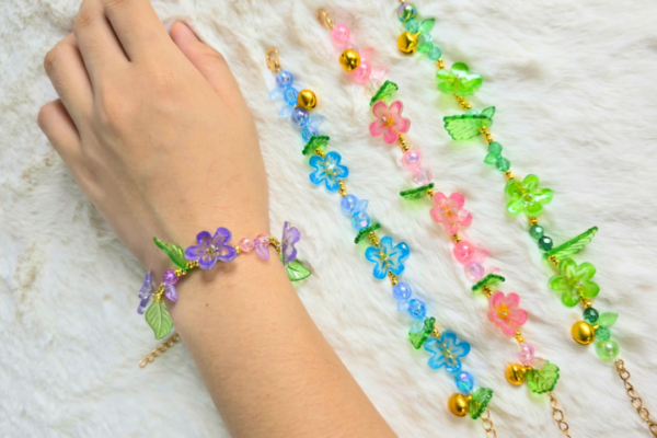 DIY Shrinky Dink Flower Bracelet — easy step-by-step DIY tutorial.