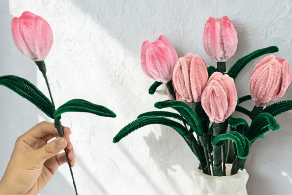 How to Make Pipe Cleaner Flowers - Tulips — easy step-by-step DIY tutorial.