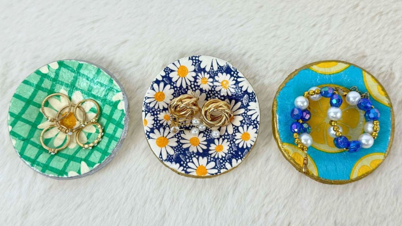Easy DIY Air Dry Clay Jewelry Trinket Easy DIY Air Dry Clay Jewelry Trinket, Small air dry clay pieces you shape, dry and paint, which is about as flexible as a