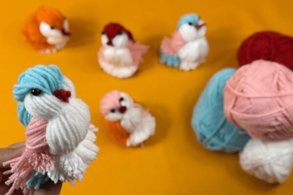 Easy DIY Yarn Birds — easy step-by-step DIY tutorial.