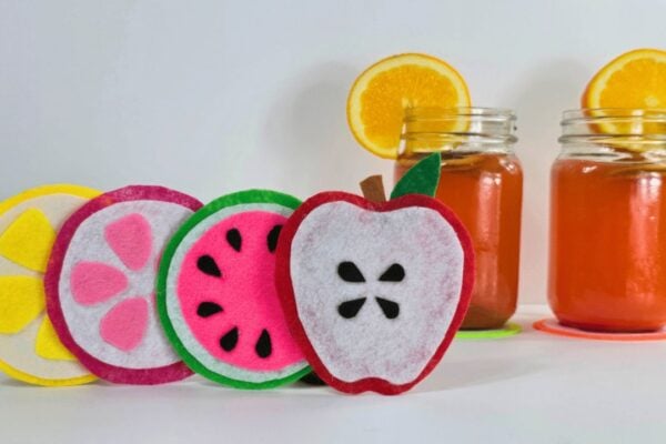 Easy No-Sew Felt Fruit Coasters — easy step-by-step DIY tutorial.
