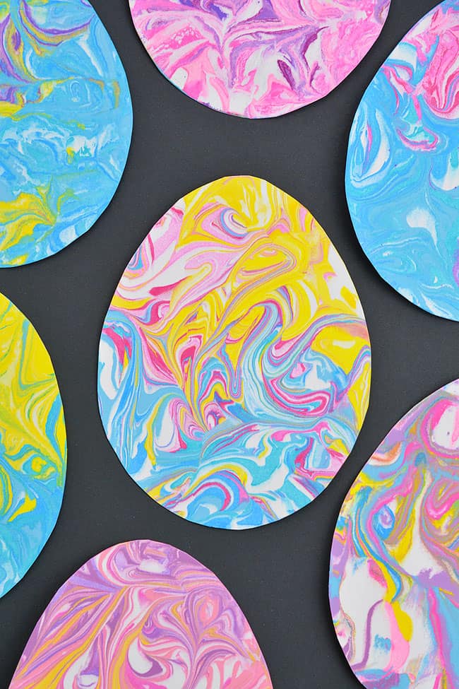 Easter egg decorating ideas — shaving cream marbled easter eggs, easy egg dyeing tutorial