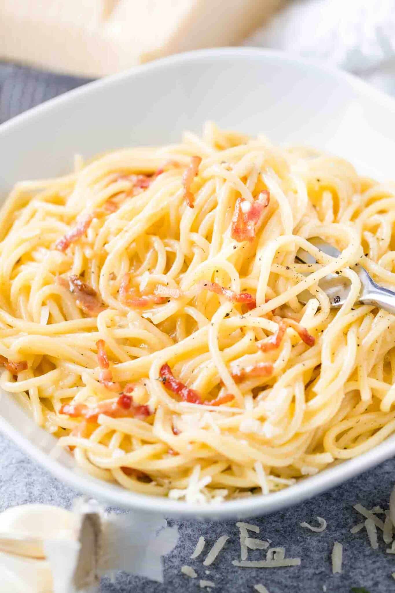 Easy Dinners - Pasta Carbonara - Creamy Italian Dinner