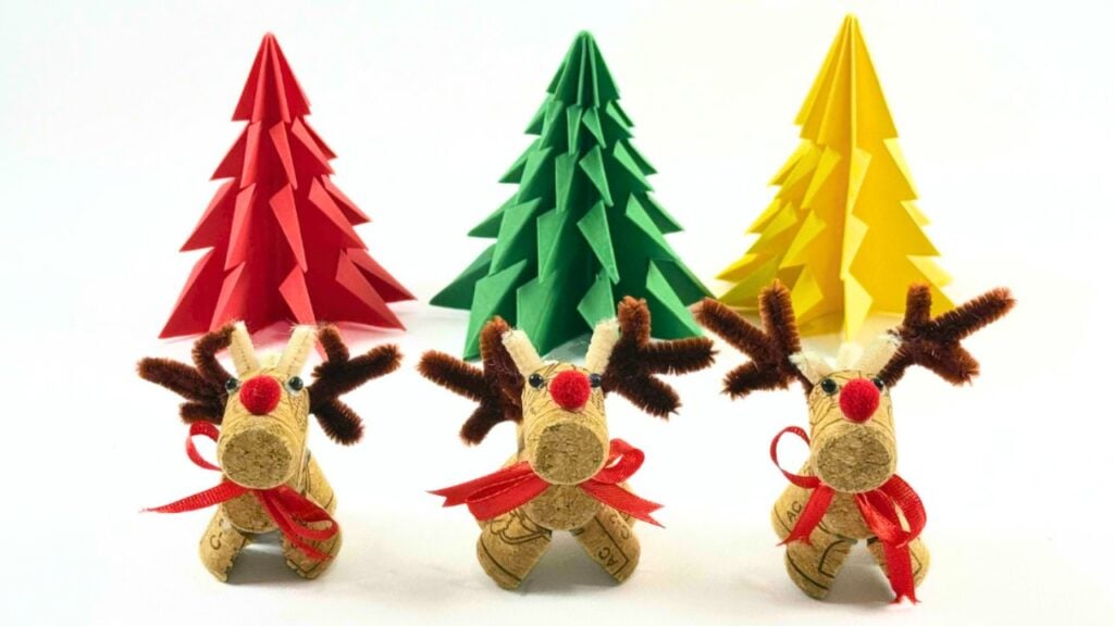 Easy DIY Wine Cork Reindeer — easy step-by-step DIY tutorial.