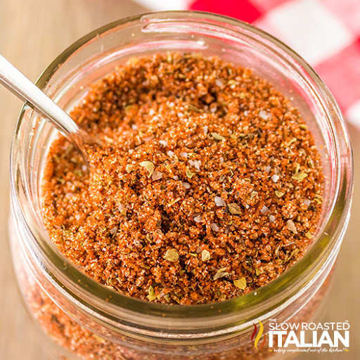 Mason jar gift ideas — sweet bbq rub in a jar, easy DIY gift in a jar