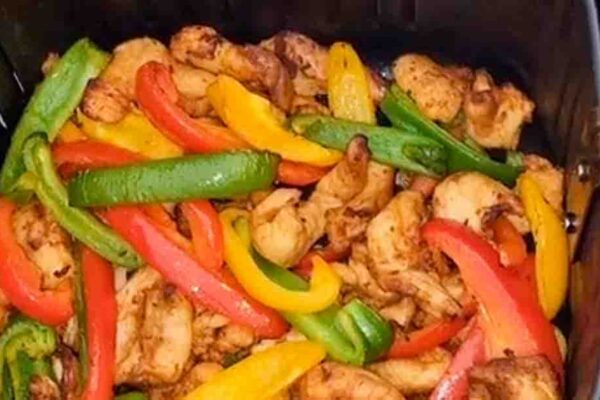 Air Fryer Chicken Breast with Peppers, homemade and freshly served