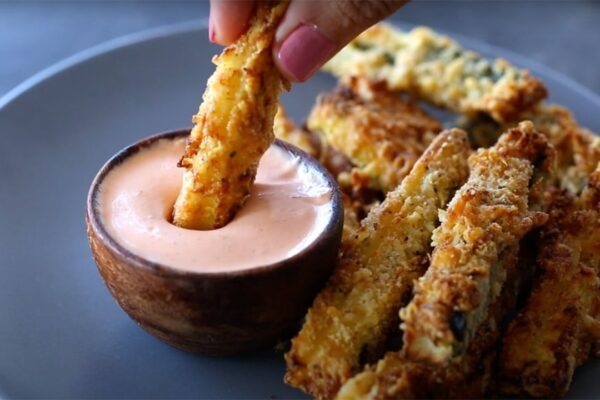 Air Fryer Zucchini Fries, homemade and freshly served
