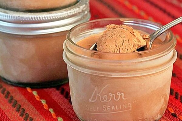 Anyone Can Make This 3 Step Mason Jar Ice Cream, homemade and freshly served