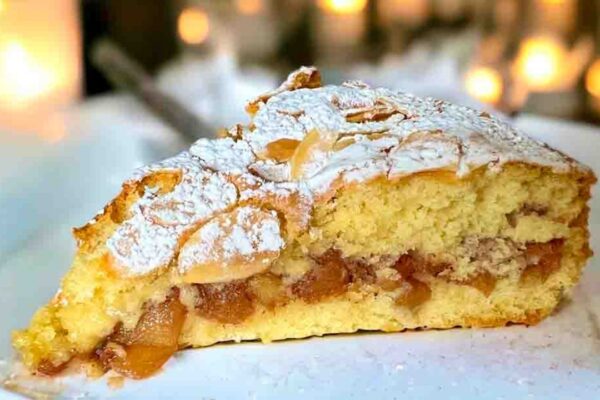 Easy Apple Cinnamon Cake, homemade and freshly served