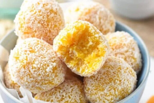 Quick and Easy Apricot Balls, homemade and freshly served
