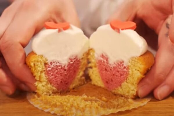 How to Bake a Heart Inside a Cupcake, homemade and freshly served