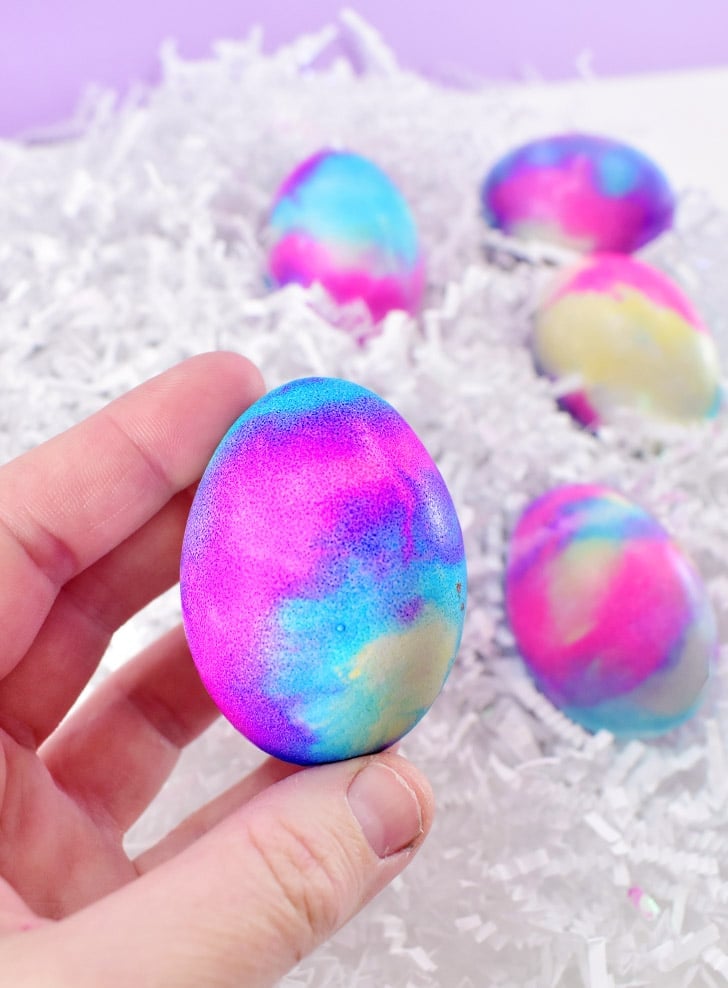 Easter egg decorating ideas — baking soda paint easter eggs, easy egg decorating tutorial