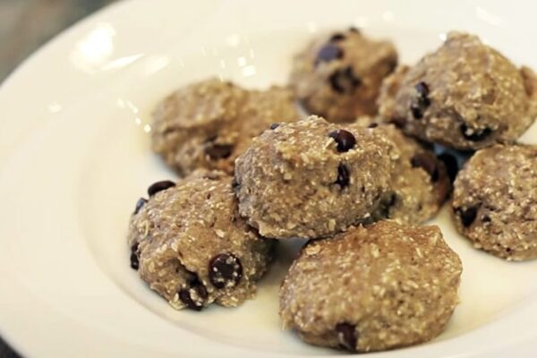 3-Ingredient Banana Oatmeal Magic Cookies, homemade and freshly served