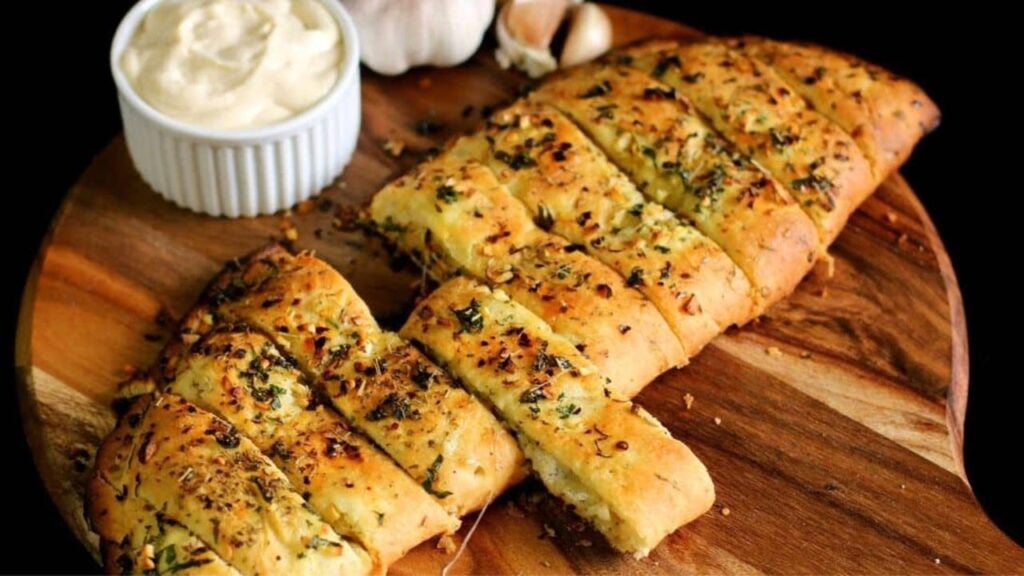 Best Cheesy Garlic Bread, homemade and freshly served