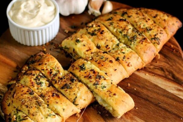 Best Cheesy Garlic Bread, homemade and freshly served