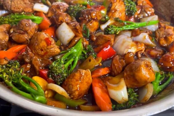 Best Chicken and Vegetable Stir Fry, homemade and freshly served