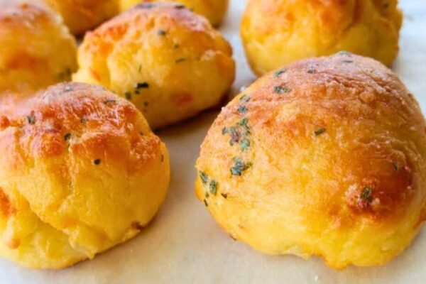 Best Garlic Bread Bites, homemade and freshly served