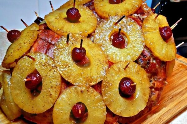 Best Holiday Pineapple Ham, homemade and freshly served