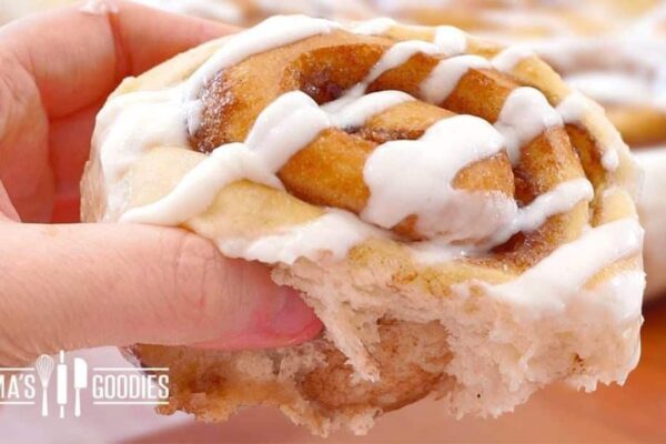 Best Homemade Fluffy Cinnamon Rolls, homemade and freshly served