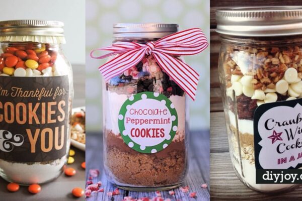 32 Mason Jar Cookie Recipes, homemade and freshly served