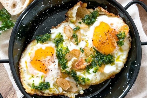 Best Spanish Garlic Fried Eggs, homemade and freshly served