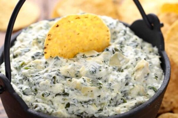 Best Spinach and Artichoke Dip, homemade and freshly served