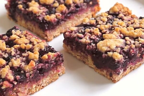 Blueberry Crumble Bars, homemade and freshly served