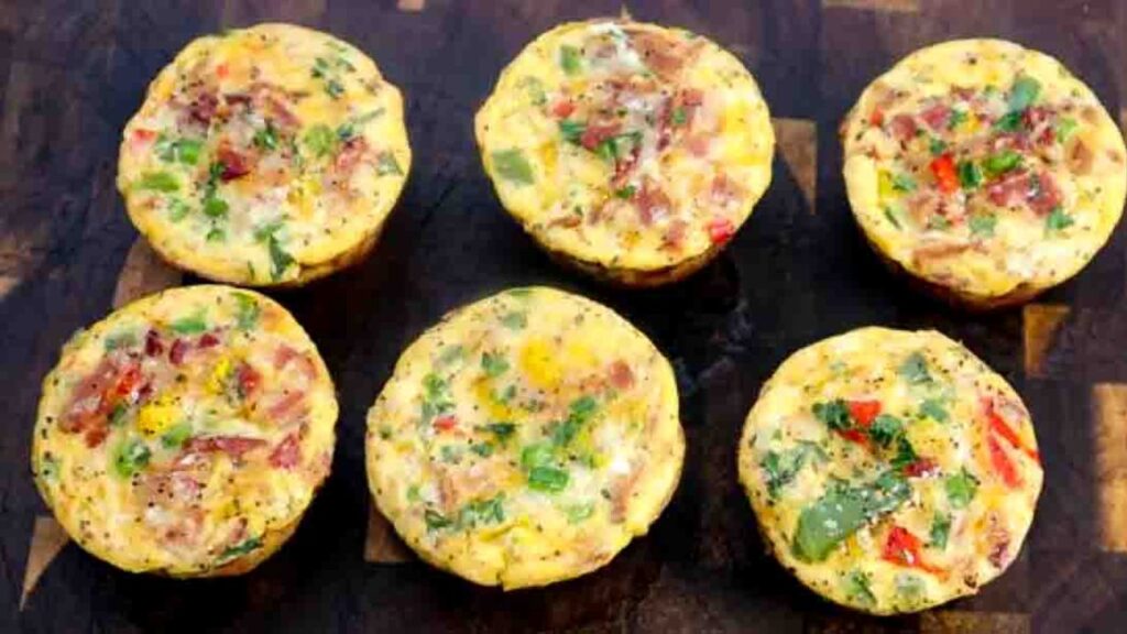 Breakfast Muffins with Hash Browns, Egg, and Bacon, homemade and freshly served