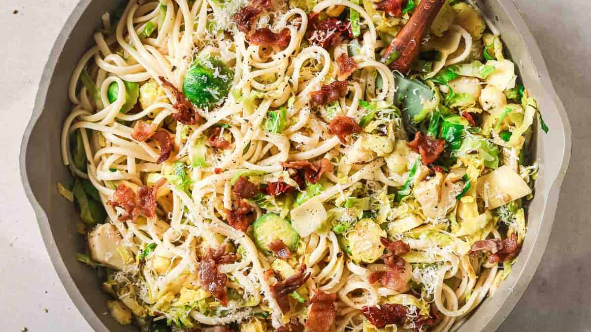 Pasta Recipes - Brussels Sprouts Pasta with Bacon - Easy Weeknight Dinner Pasta Recipes - Brussels Sprouts Pasta with Bacon - Easy Weeknight Dinner