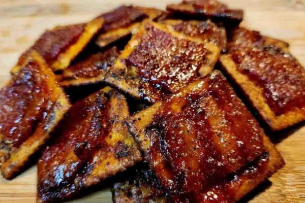 Candied Bacon Crackers, homemade and freshly served