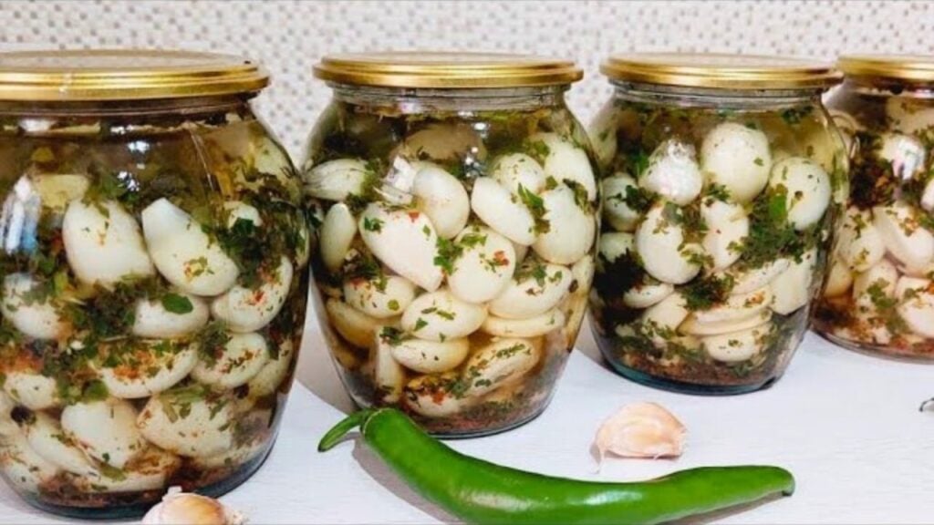 Easy and Delicious Canned Garlic, homemade and freshly served