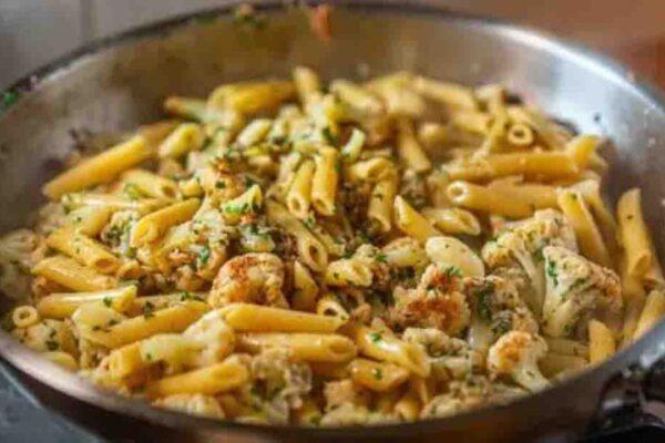 Cauliflower and Garlic Pasta, homemade and freshly served
