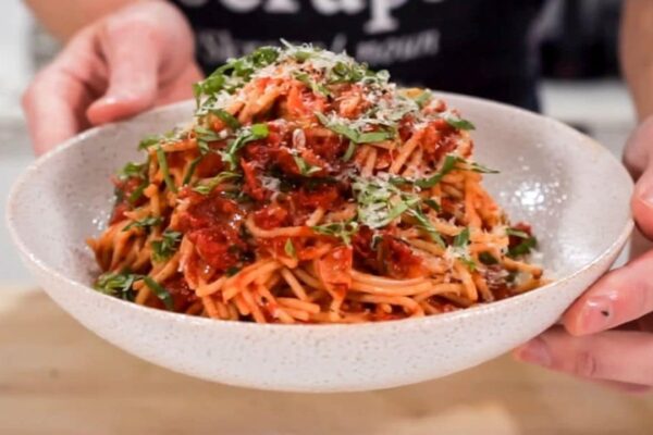 Cheap and Easy Tomato Basil Pasta, homemade and freshly served