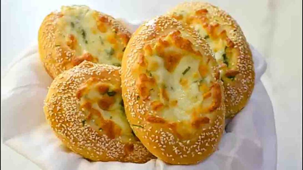 Cheese Garlic Bread, homemade and freshly served