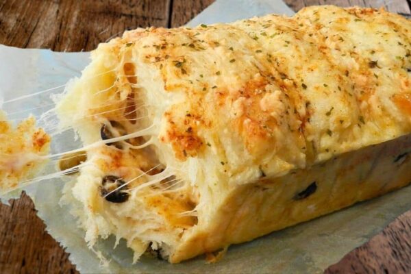 Cheese Olives Pull-Apart Bread, homemade and freshly served