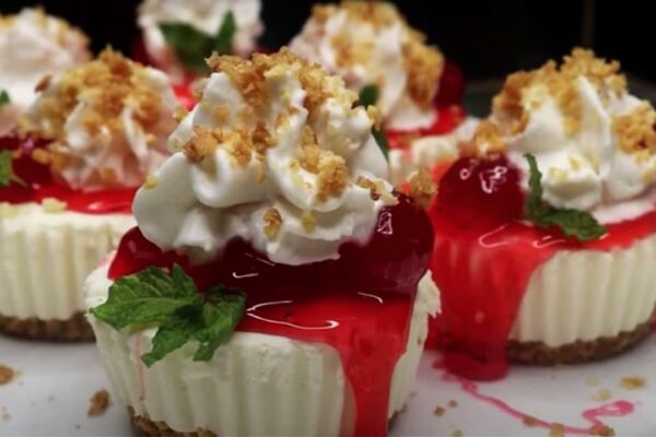 20 Minute Cheesecake Bites for Valentine’s Day, homemade and freshly served