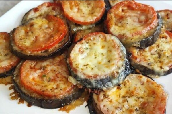 Cheesy Baked Eggplant, homemade and freshly served
