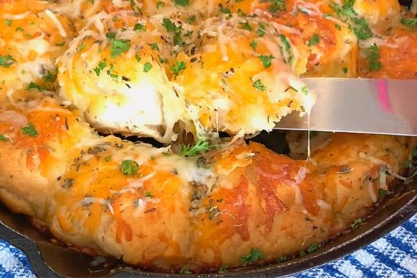 Easy Cheesy Biscuit Garlic Bread, homemade and freshly served