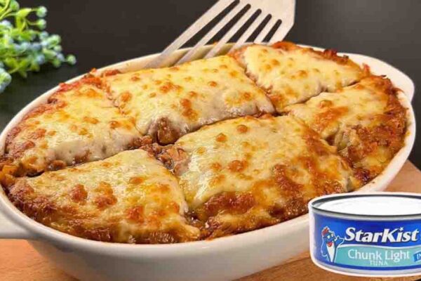 Cheesy Canned Tuna Casserole, homemade and freshly served