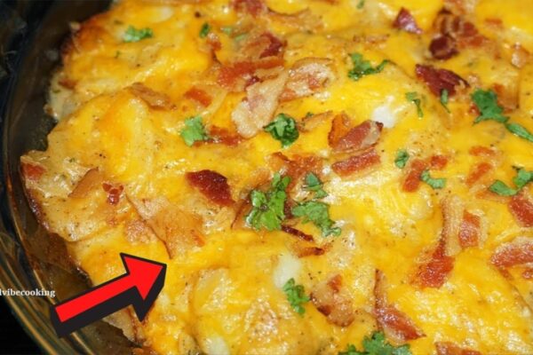 Cheesy Cheddar Bacon Scalloped Potatoes, homemade and freshly served